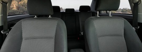 Jak poprawnie zamontować pokrowiec samochodowy?