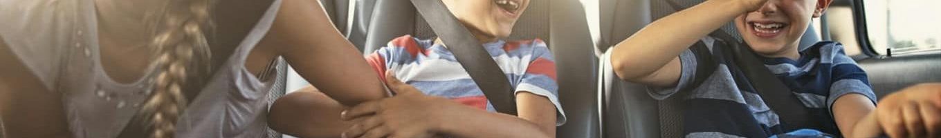 Pokrowce samochodowe dla rodzin z dziećmi – jakie rozwiązania wybrać?